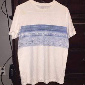 Old navy ocean waves T-shirt